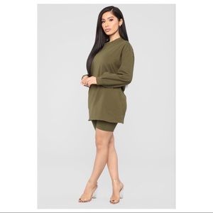 FASHION NOVA PAPARAZZI SHORT SET